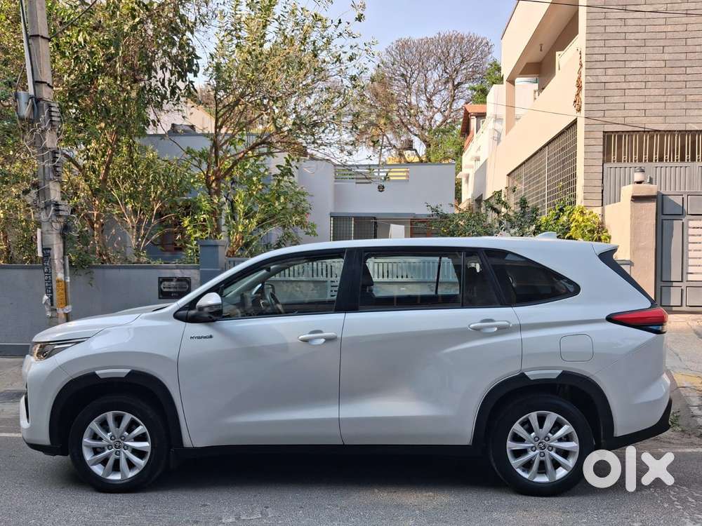 Toyota Innova Hycross 2.0 Vx (o) Hybrid 7 Str, 2025, Petrol