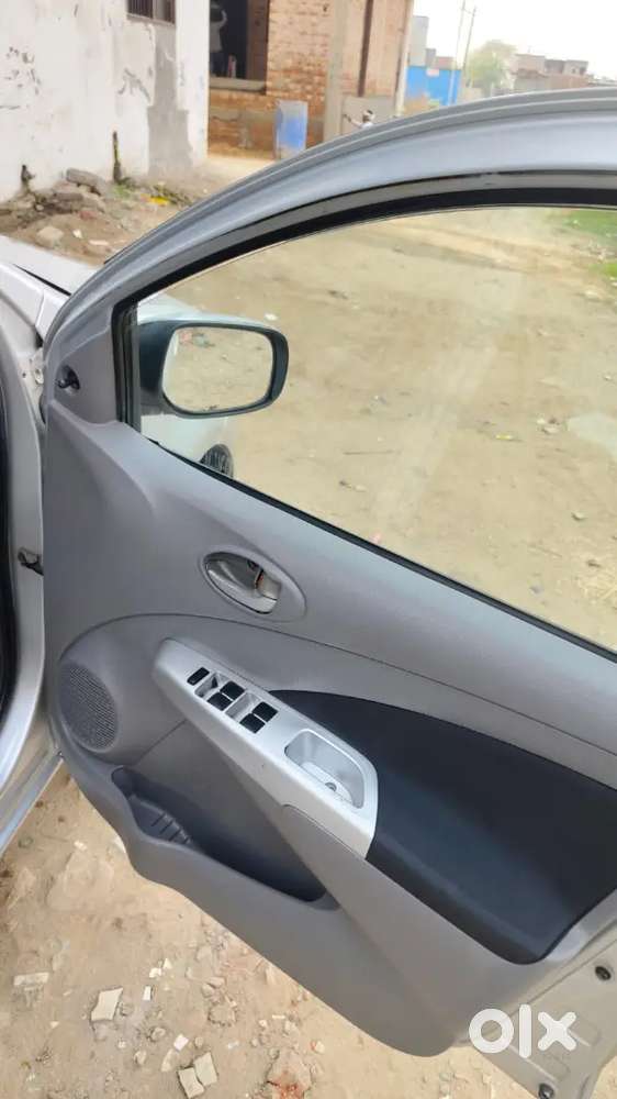 Toyota Etios [2010-2012] Petrol