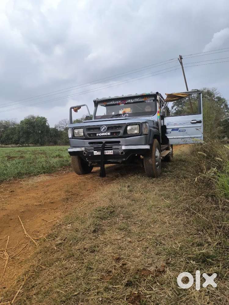 Force Motors Trax Cruiser 2009 Diesel 450000 Km Driven
