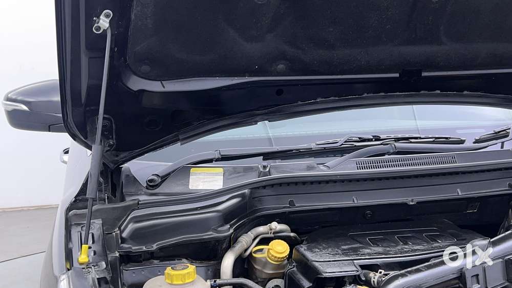 Mahindra Xuv300 W8, 2022, Petrol