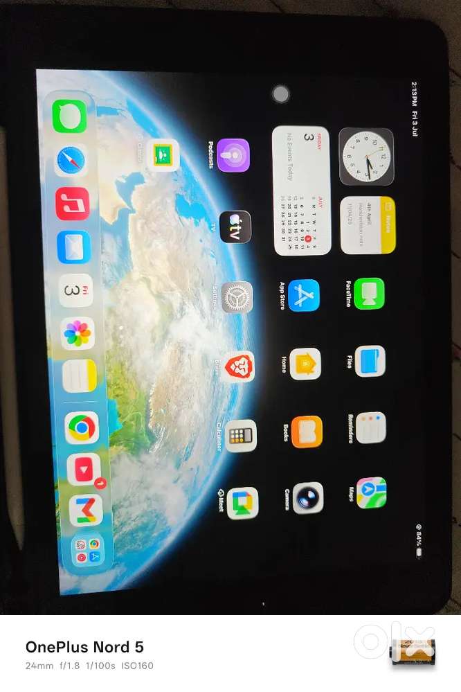 Ipad 9 gen 3 year old with original box ,charger &compatible