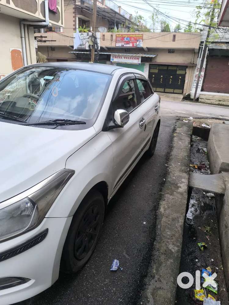 Hyundai I20 2016 Petrol Well Maintained Self Driving Family Car.