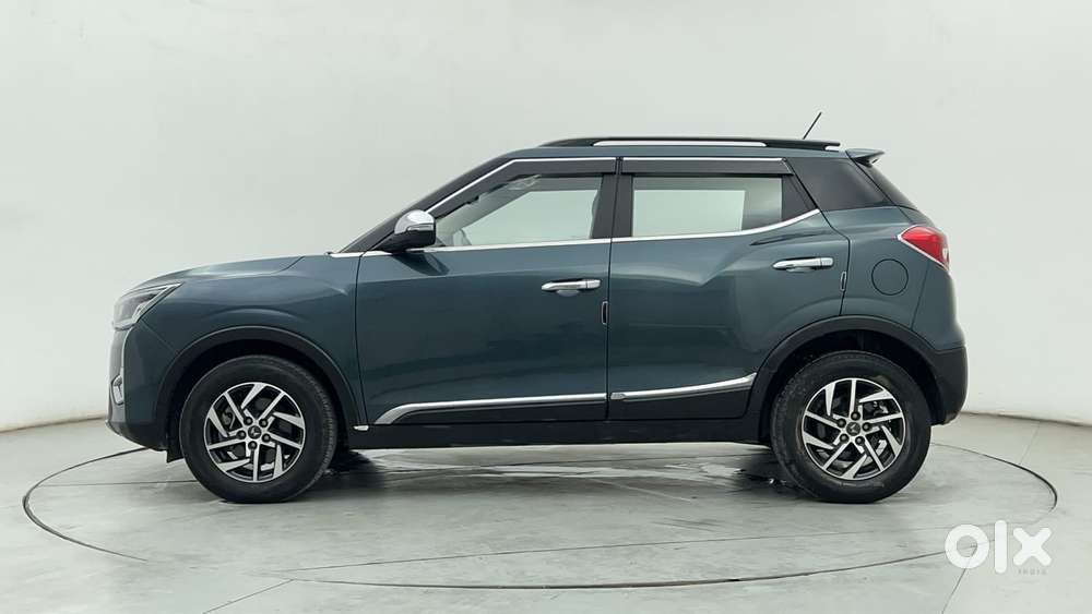 Mahindra Xuv300 1.2 W8 (o) Amt Petrol, 2022, Petrol