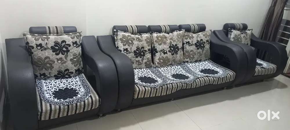 3+2 Seater Premium Sofa Set | Excellent Condition | Well Maintained |
