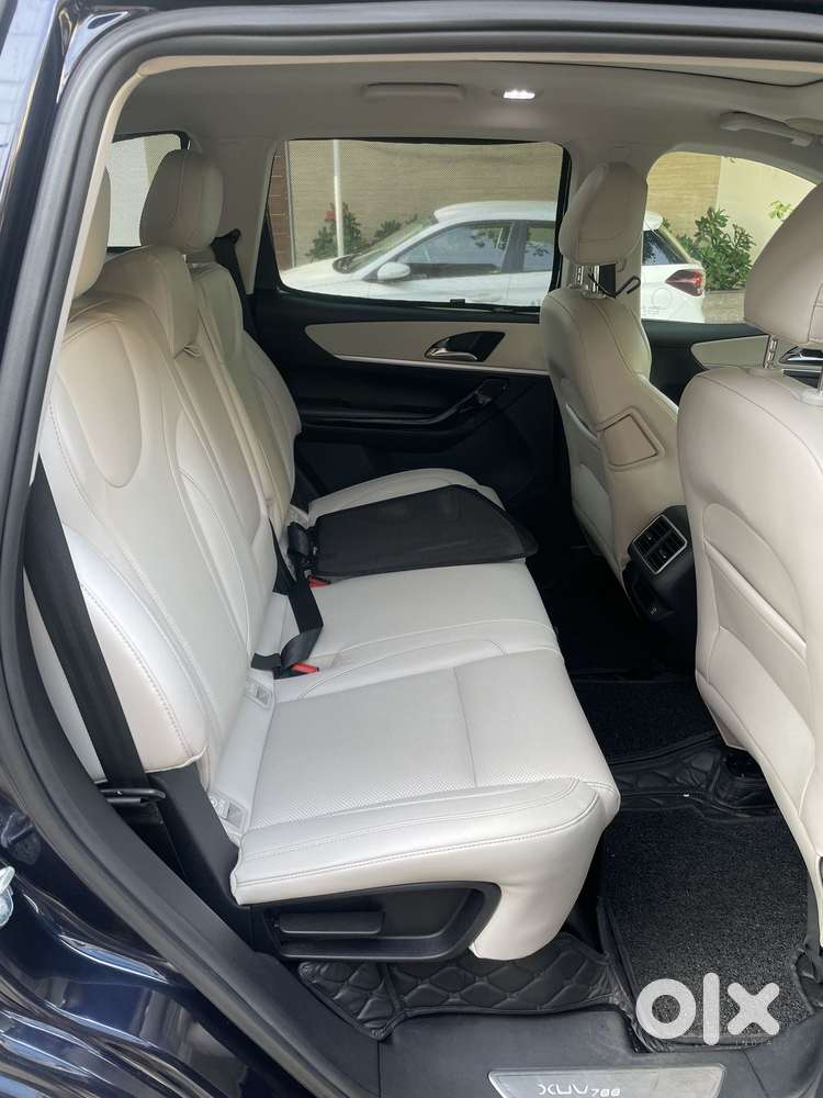 Mahindra Xuv700 2.2 Ax 7 Diesel At Luxury Pack Str Awd, 2022, Diesel