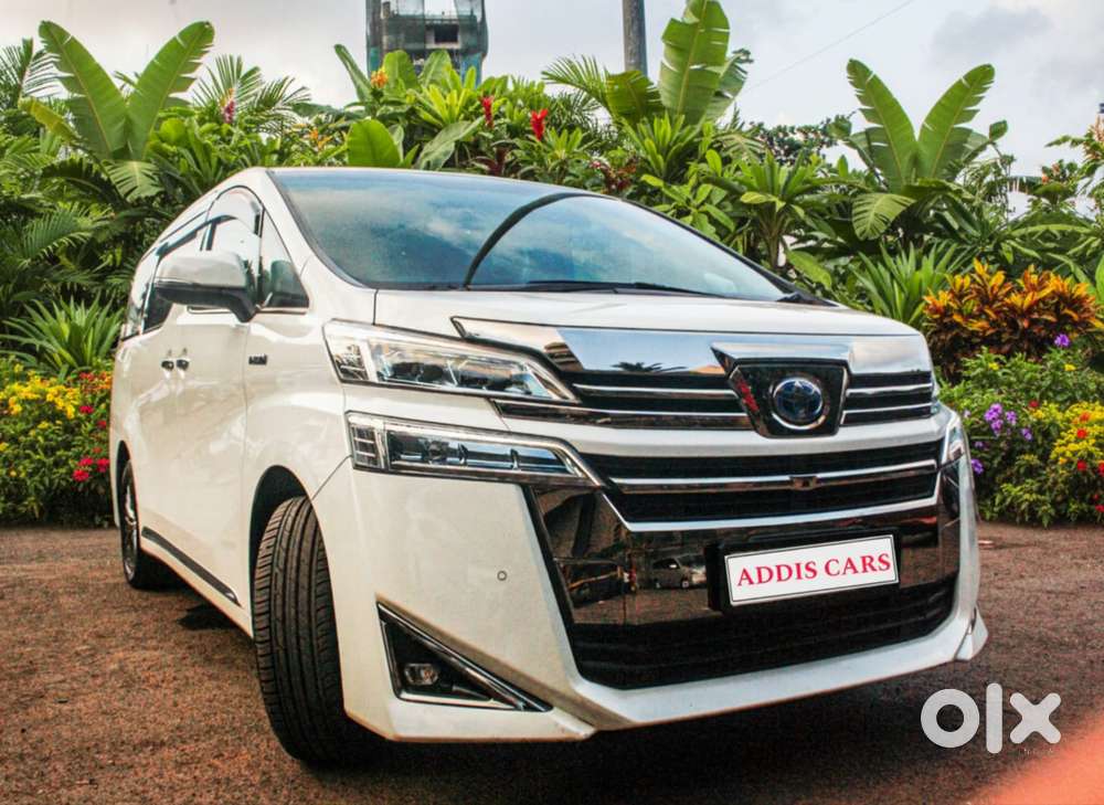 Toyota Vellfire 2.5 Executive Lounge, 2023, Petrol