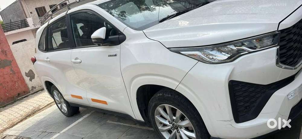 Toyota Innova Hycross 2024