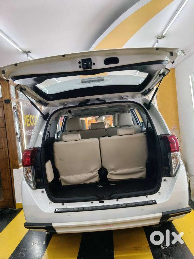 Toyota Innova Crysta 2.4 G Mt 8s, 2024, Diesel