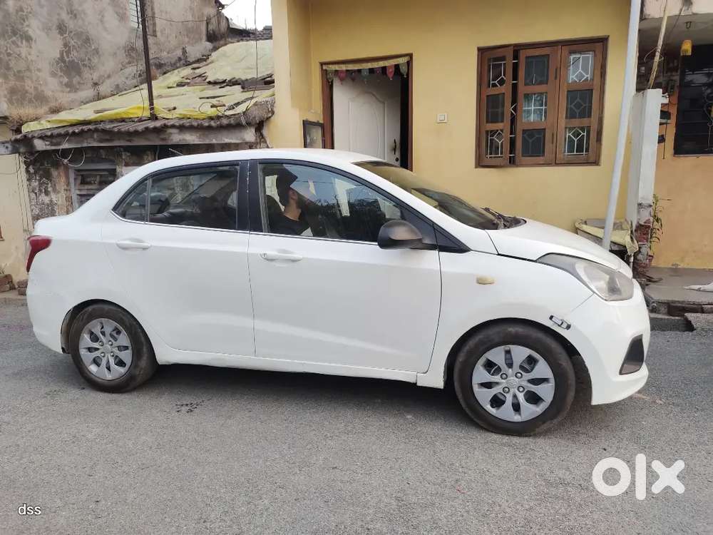 Hyundai Xcent विकली आहे