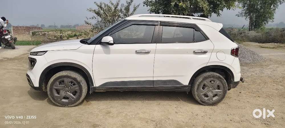 Hyundai Venue 2021 Petrol 88000 Km Driven Very Good Full Original