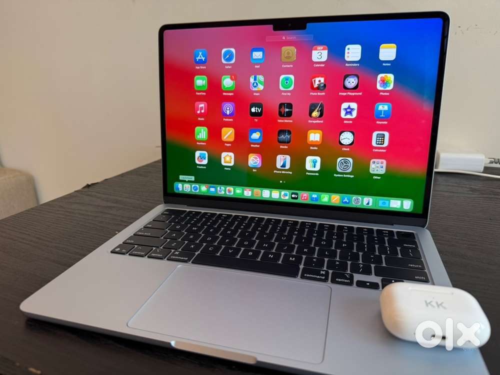 Macbook air 2025 16 GB Ram 256Gb Memory 11 month old