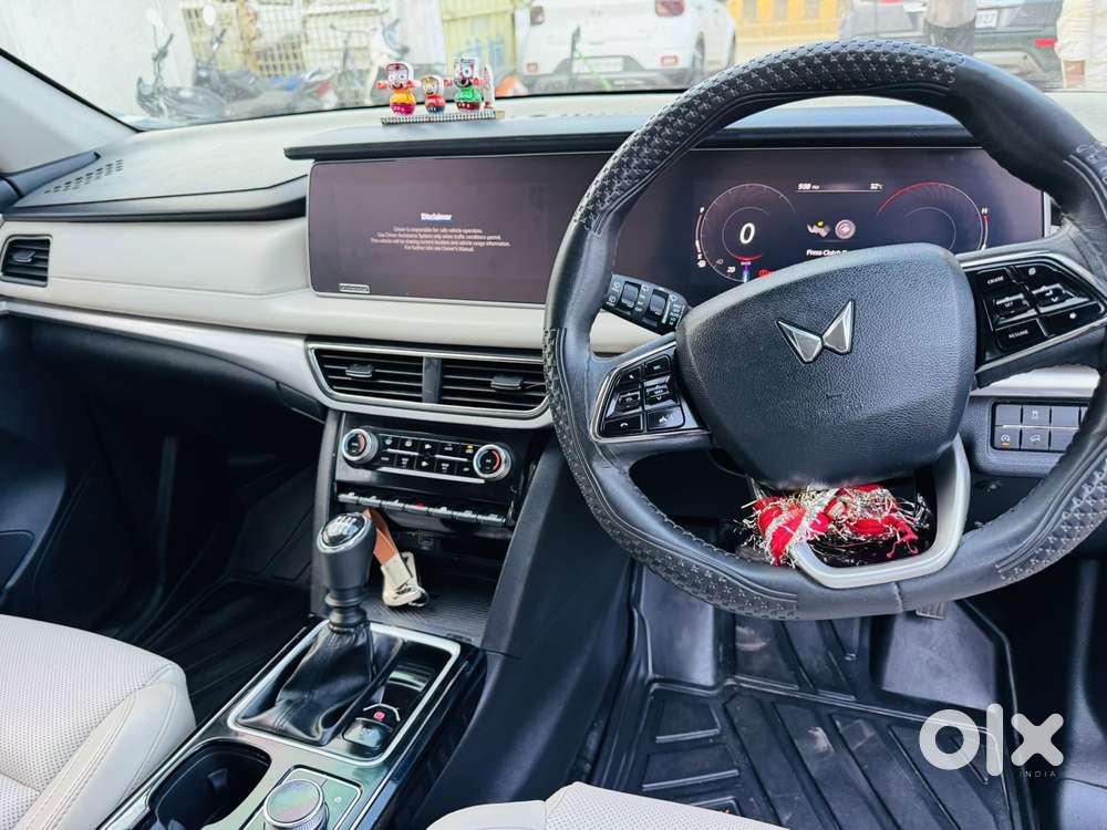 Mahindra Xuv700 2.2 Ax 7 Diesel Mt Luxury Pack Str, 2025, Diesel