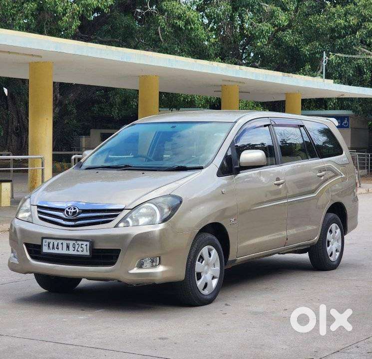 Toyota Innova 2.0 Gx 8 Seater Bs Iv, 2011, Diesel