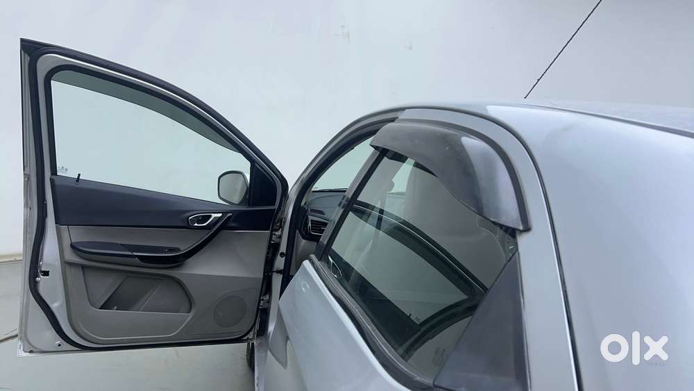 Tata Tiago Xza, 2017, Petrol