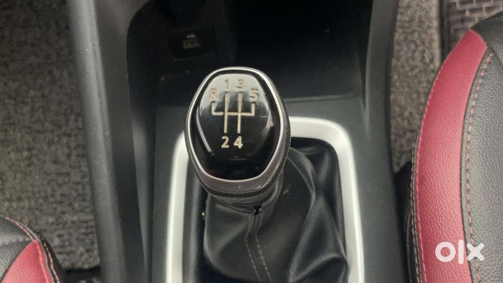 Nissan Magnite 1.0 Xv Premium, 2023, Petrol