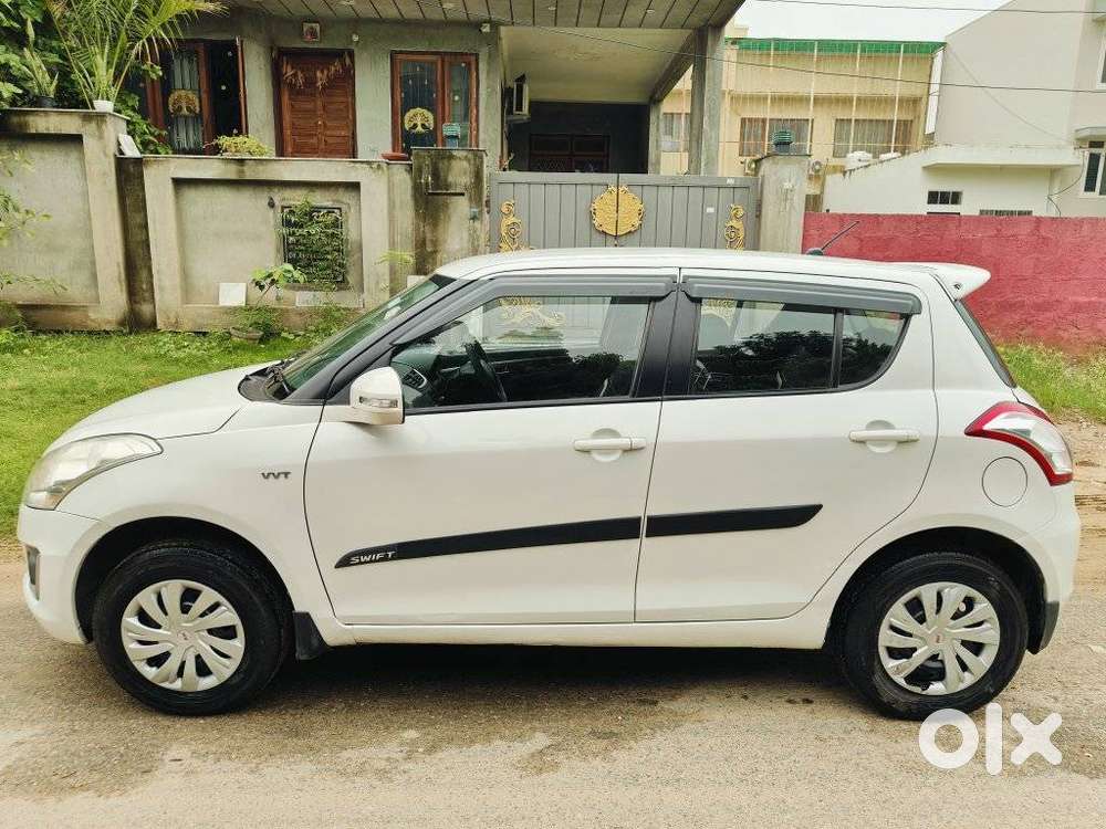 Maruti Suzuki Swift Vxi With Abs, 2016, Petrol