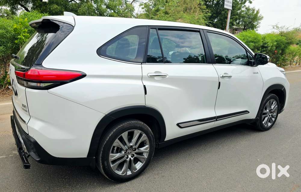 Toyota Innova Hycross 2.0 Zx (o) Hybrid 7 Str, 2025, Petrol