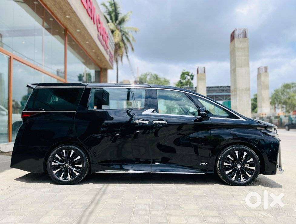 Toyota Vellfire Vip – Executive Lounge, 2025, Petrol