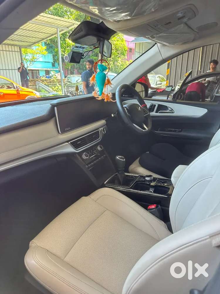 Mahindra Xuv700 Diesel Ax7 Luxury, Nov 2023