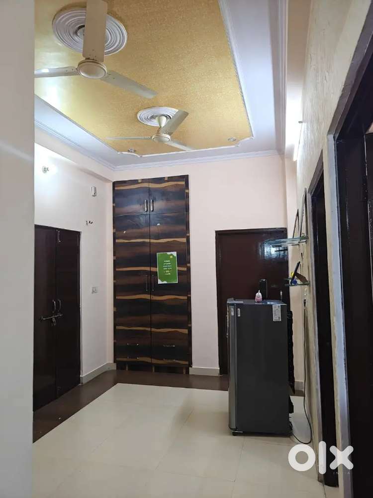 1 room available in 2bhk flat