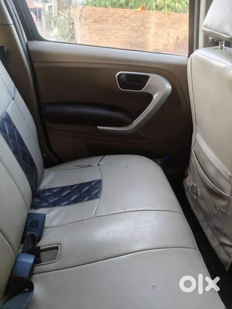 Mahindra Tuv 300 2018 Car