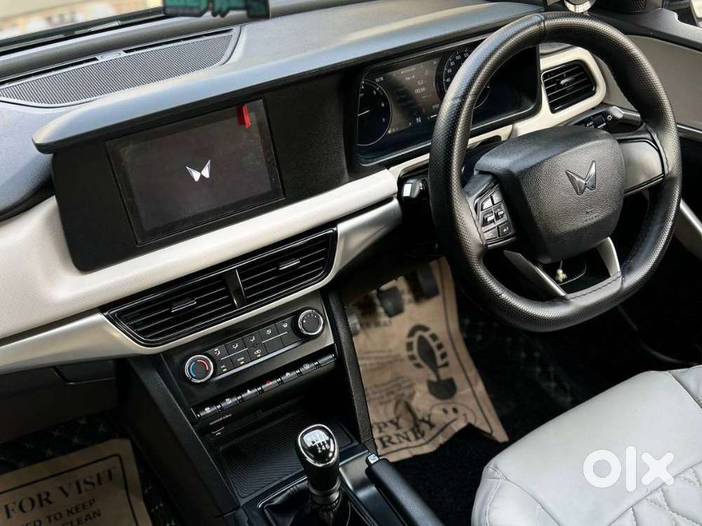 Mahindra Xuv700 Mx Petrol Mt 5 Str (e), 2024, Petrol