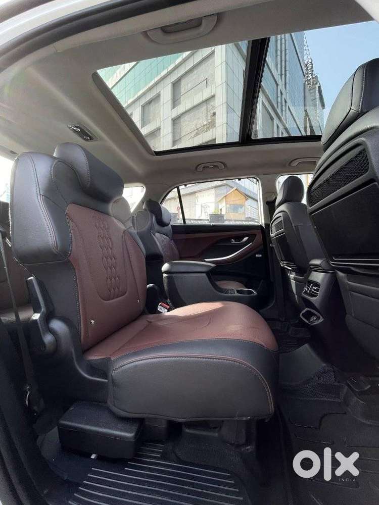 Hyundai Alcazar 2.0 Signature (o) Petrol At 6 Str Dual Tone, 2024, P..