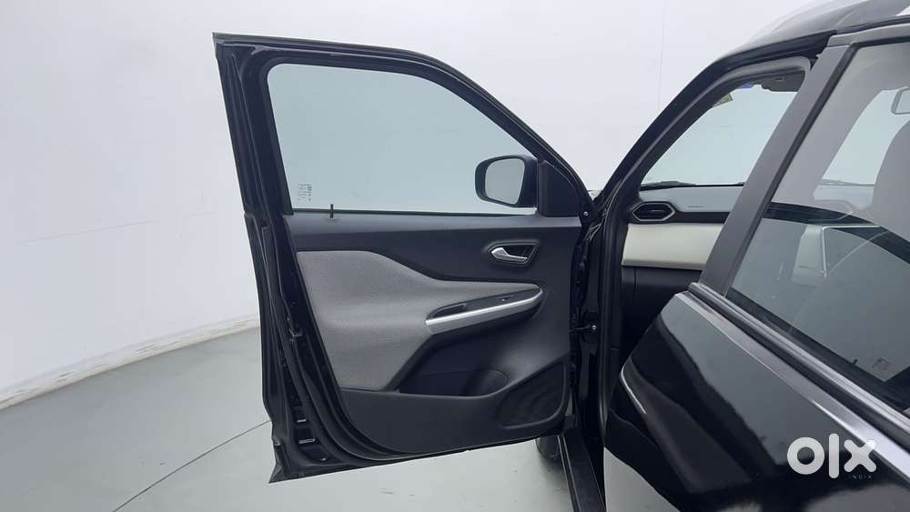 Nissan Magnite 1.0 Xv, 2023, Petrol