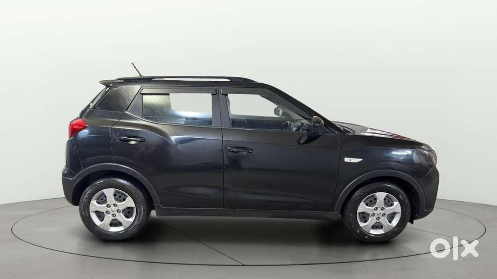 Mahindra Xuv300 W6, 2023, Cng & Hybrids
