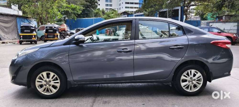 Toyota Yaris V Cvt, 2018, Petrol