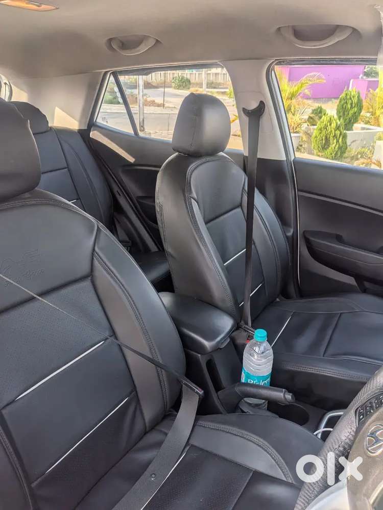 Brand New Venue Top Condition Petrol Variant