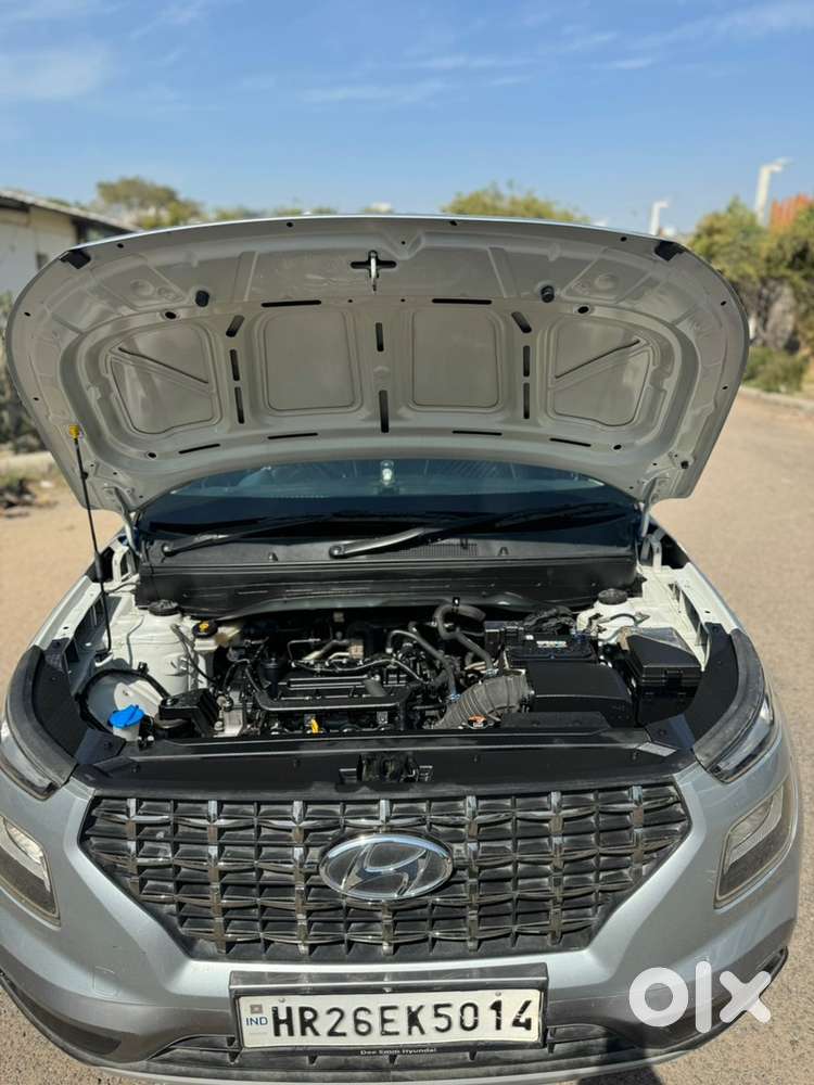 Hyundai Venue Mt Petrol 2020