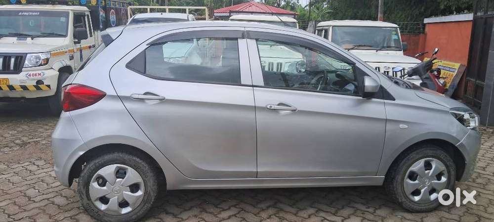 Tata Tiago 1.2 Revotron Xt (o), 2017, Petrol