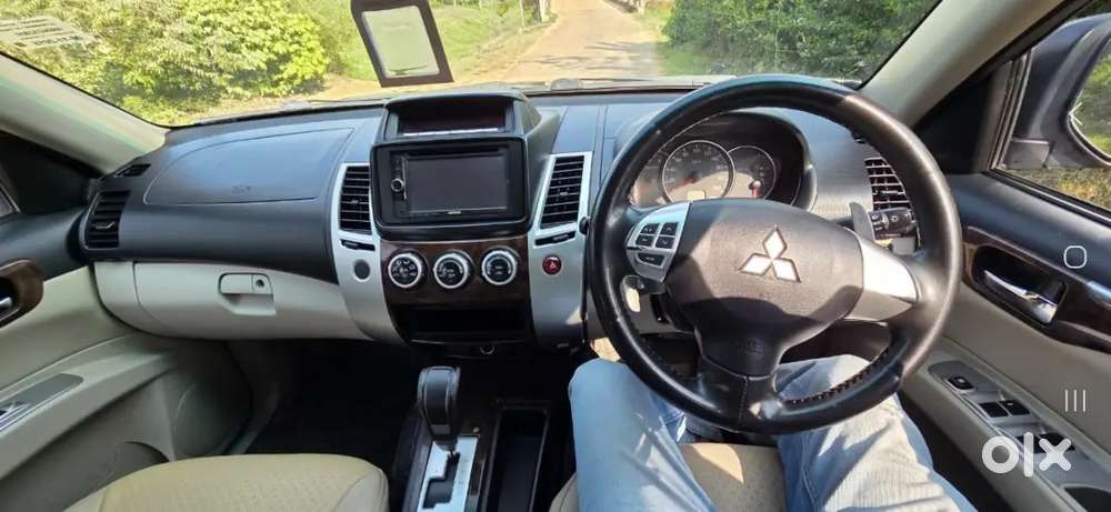 Mitsubishi Pajero Sports. Autometic
