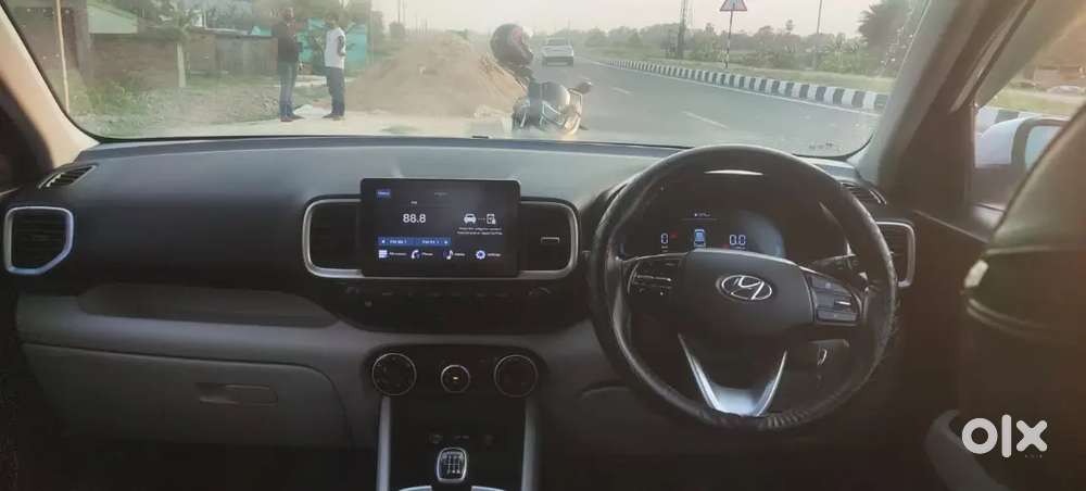 Hyundai Venue 2024 Diesel 42900 Km Driven