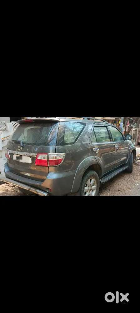 Toyota Fortuner 2012 Diesel 300000 Km Driven