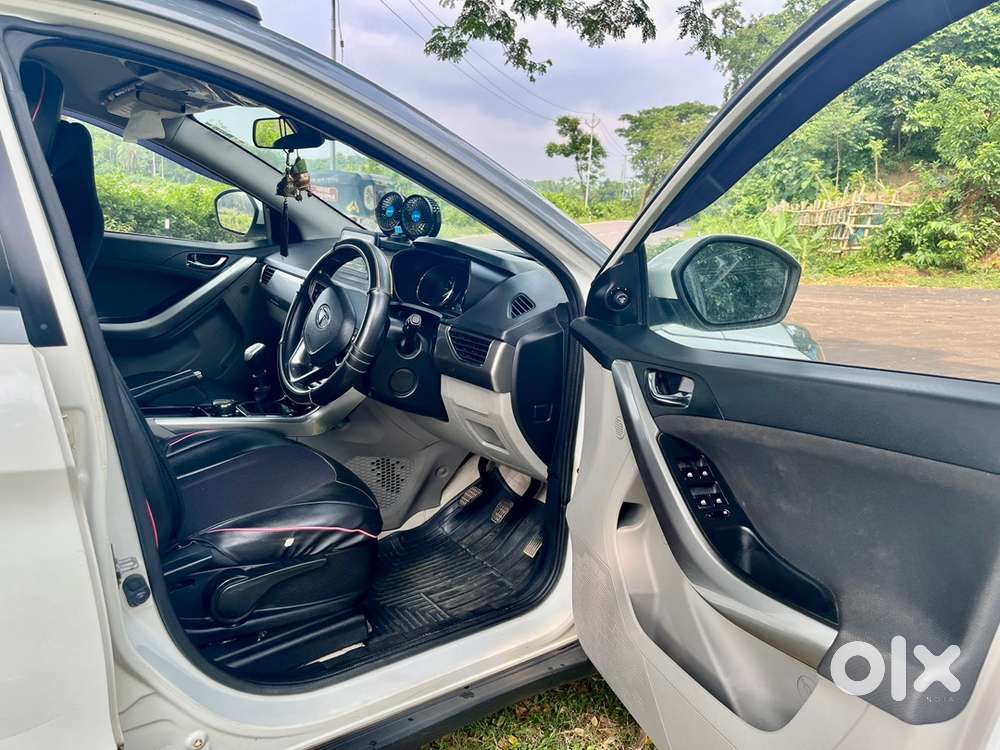 Tata Nexon Dual Tone (govt. Officer Self Driven)