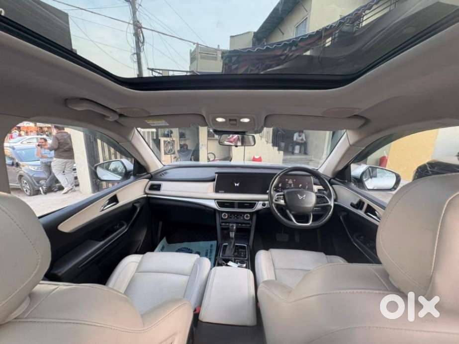 Mahindra Xuv700 2.0 Ax 7 Petrol At Luxury Pack Str, 2023, Petrol