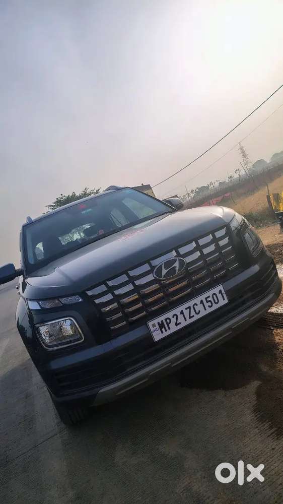 Hyundai Venue 2023 Petrol 11400 Km Driven