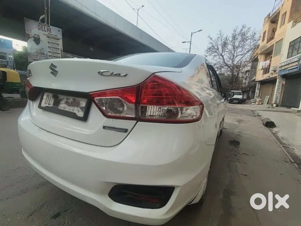 यह गाड़ी देखने ओर चलने में बहुत मस्त है