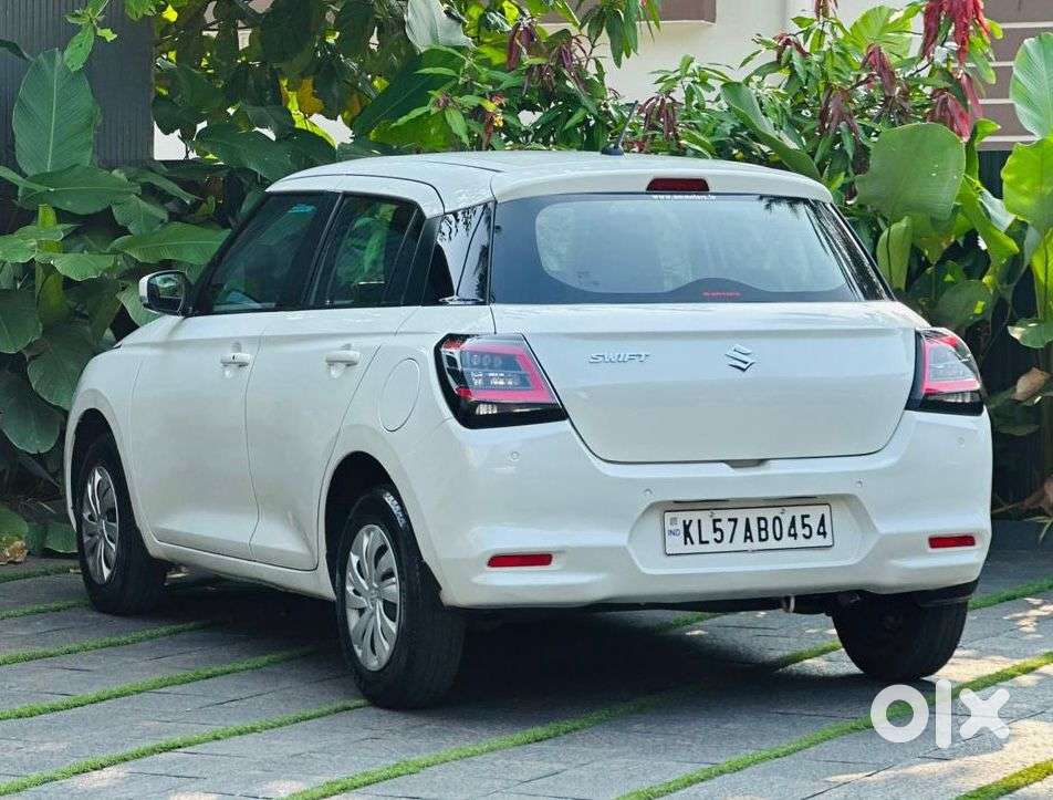 Maruti Suzuki Swift Vxi + Manual, 2024, Petrol