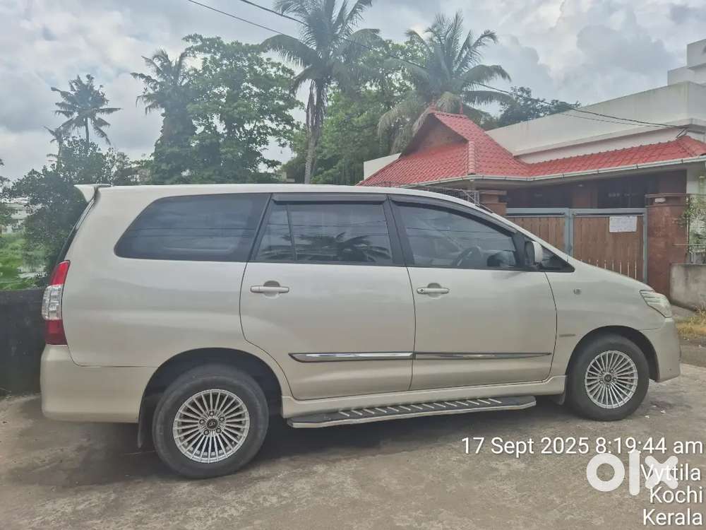Toyota Innova 2013 Diesel Well Maintained, Full Showroom Service Hory