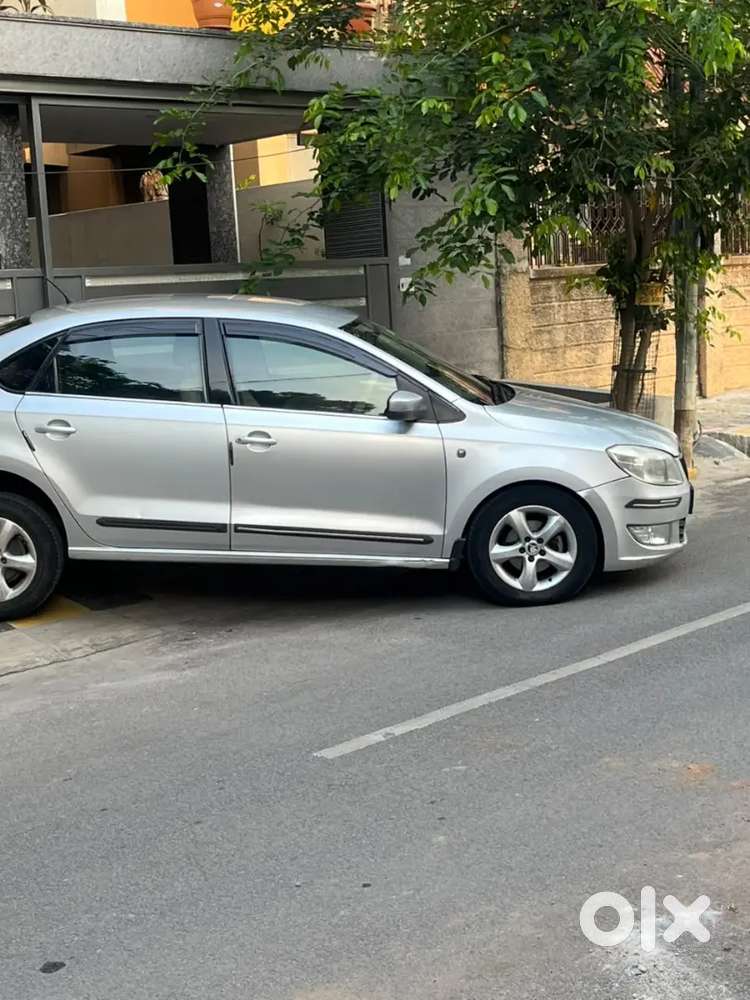 Skoda Rapid Elegance 2012 Topend