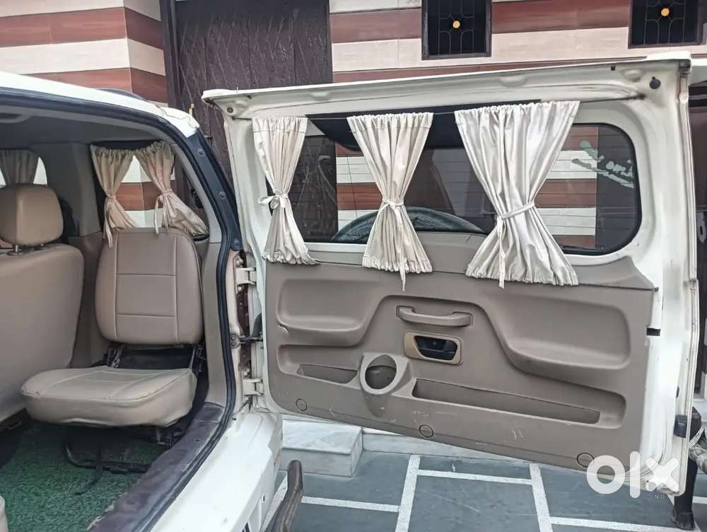 Mahindra Tuv 300 2017 Dual Tone