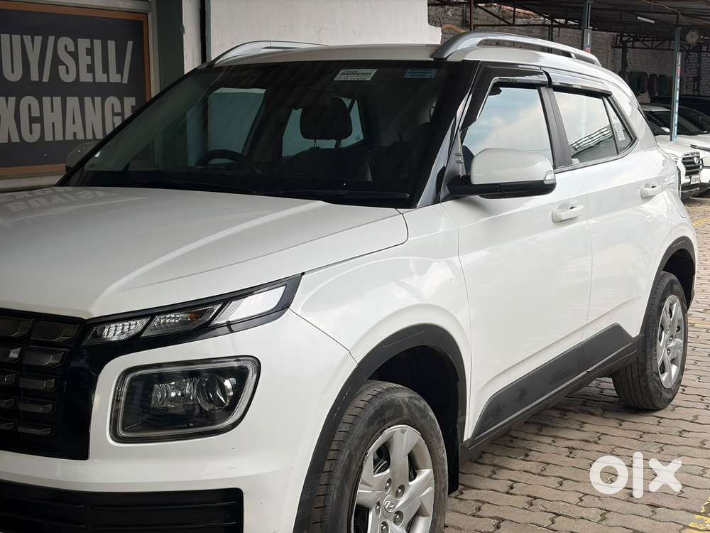 Hyundai Venue 1.2 S (o), 2023, Petrol