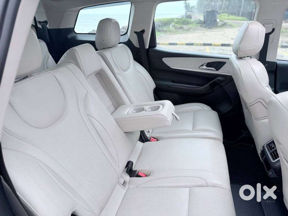 Mahindra Xuv700 2.2 Ax 7 Diesel At Luxury Pack Str Awd, 2022, Diesel