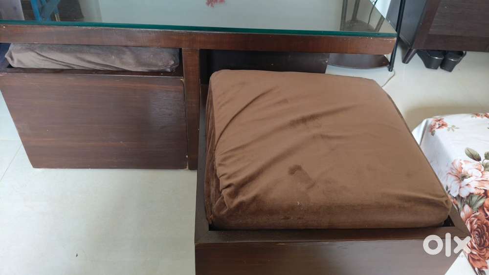 5 seater sofa and centre glass table
