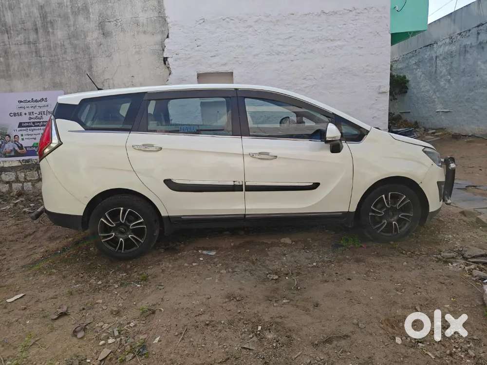 Mahindra Marazzo 2020 Variant M6 Plus