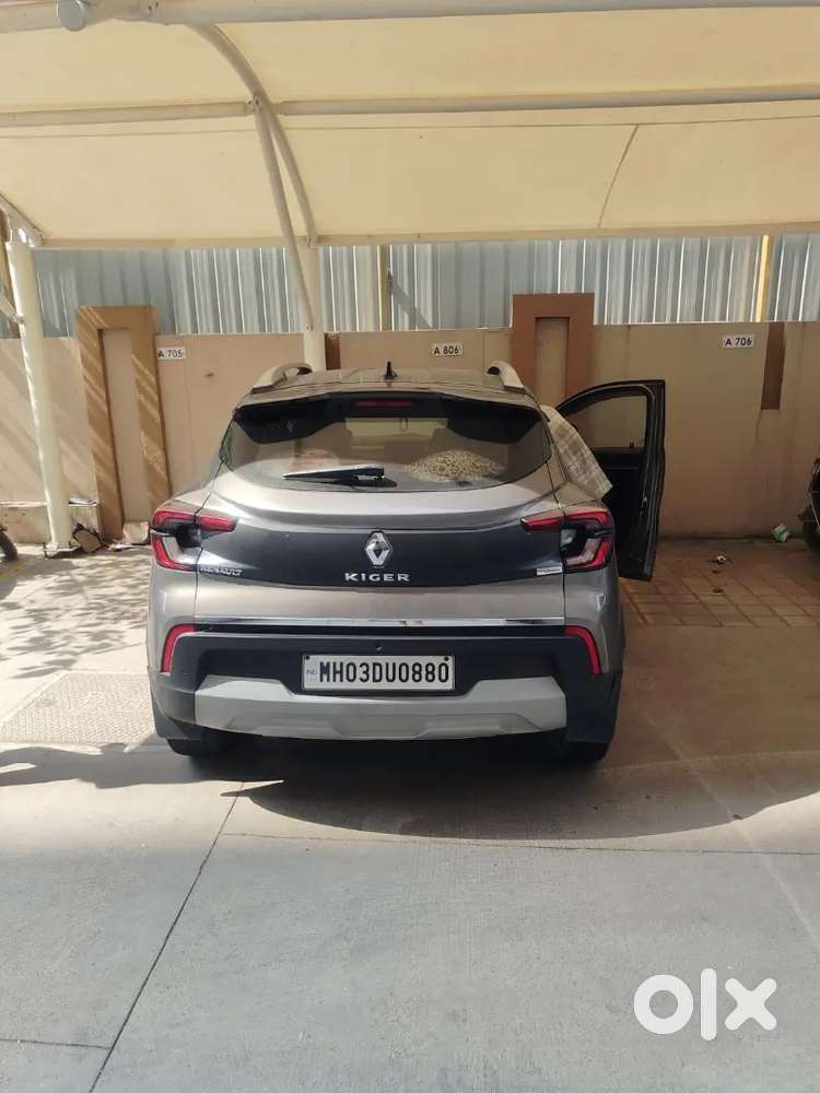 Top Model Renault Kiger Pure Family Driven Car