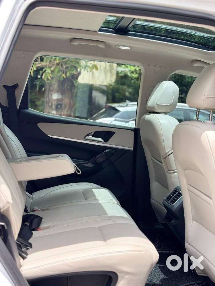 Mahindra Xuv700 2.2 Ax 7 Diesel At Str, 2025, Diesel